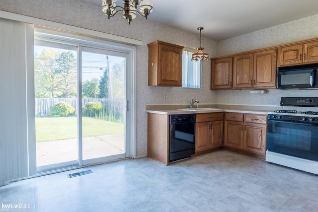 17699 Kuecken Street, Clinton Township, MI 48038