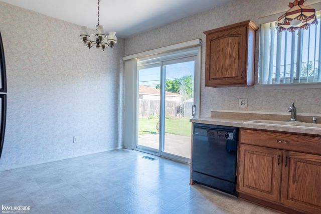 17699 Kuecken Street, Clinton Township, MI 48038