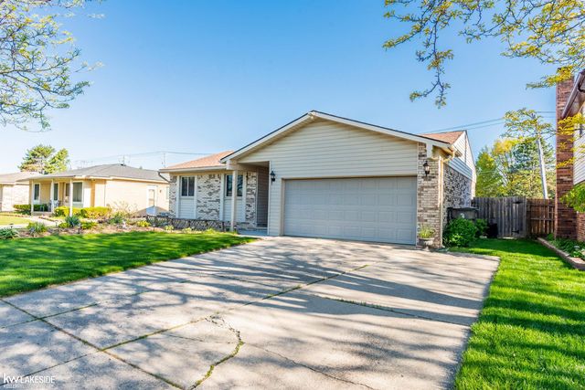 17699 Kuecken Street, Clinton Township, MI 48038