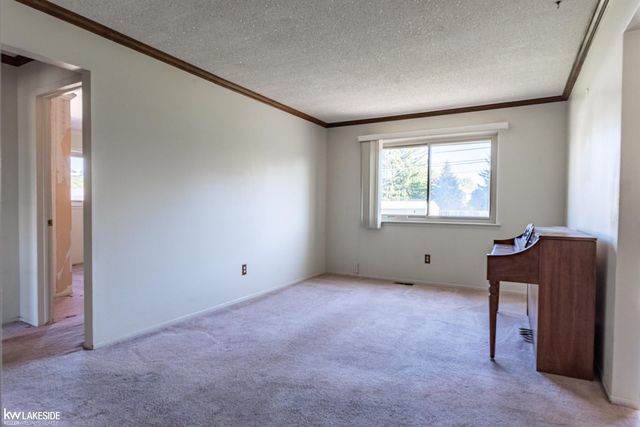17699 Kuecken Street, Clinton Township, MI 48038