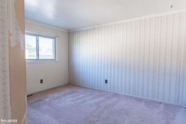 17699 Kuecken Street, Clinton Township, MI 48038