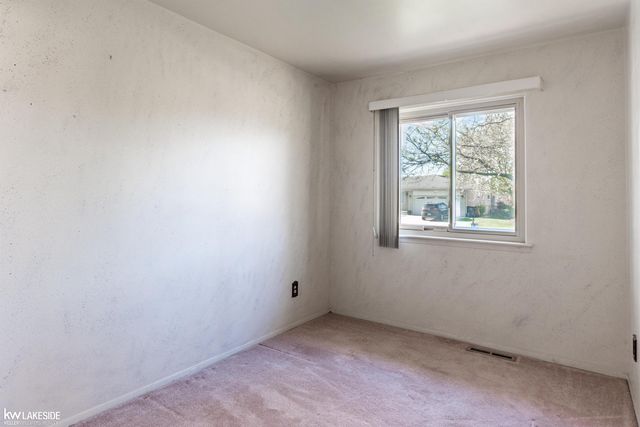 17699 Kuecken Street, Clinton Township, MI 48038