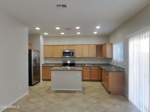 9526 N 81ST Drive, Peoria, AZ 85345