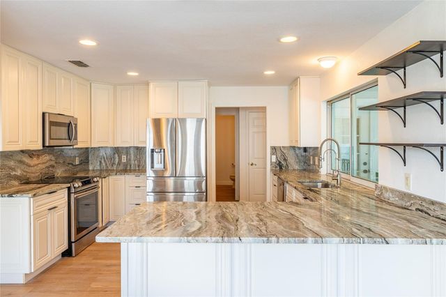 2802 HAMMOCK DRIVE, Plant City, FL 33566