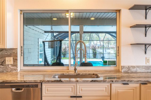 2802 HAMMOCK DRIVE, Plant City, FL 33566