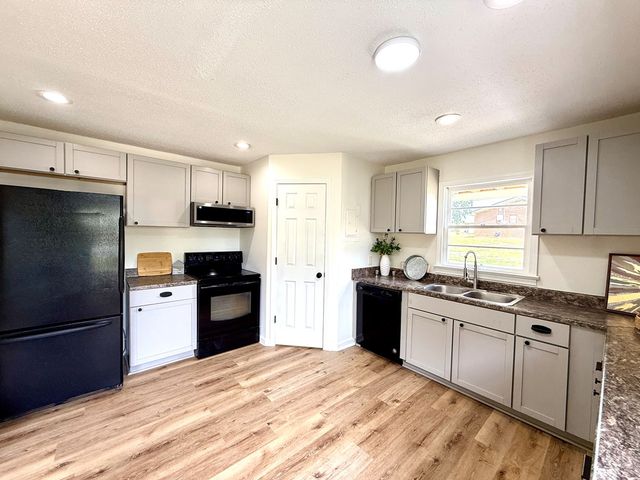 115 Main St, Ashford, AL 36312