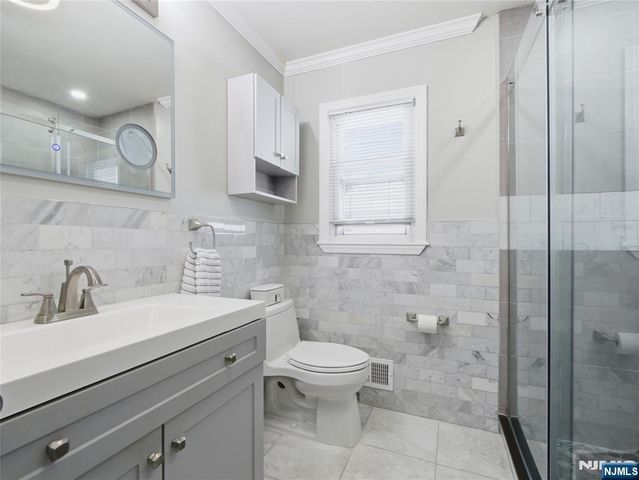 98 Grove Street, Lodi, NJ 07644