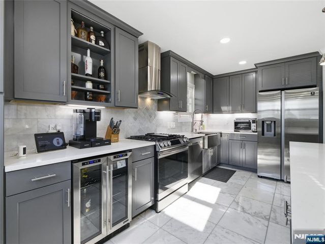 98 Grove Street, Lodi, NJ 07644