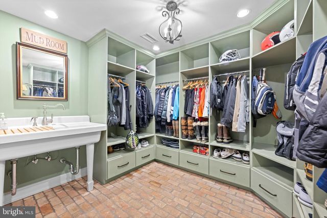 848 PARKES RUN LN, Villanova, PA 19085