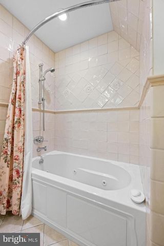 848 PARKES RUN LN, Villanova, PA 19085