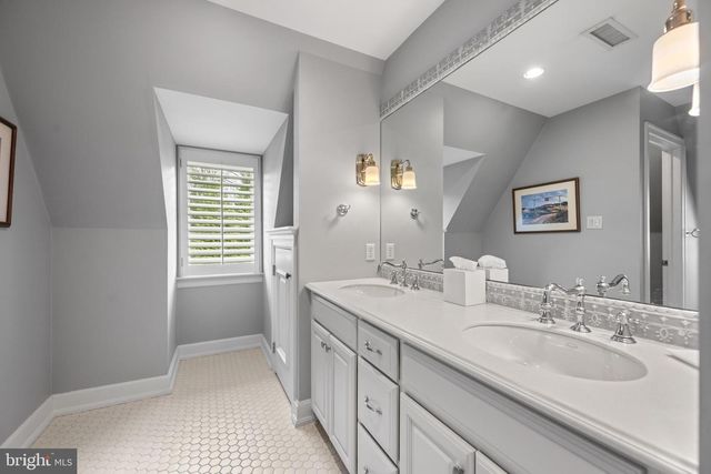 848 PARKES RUN LN, Villanova, PA 19085