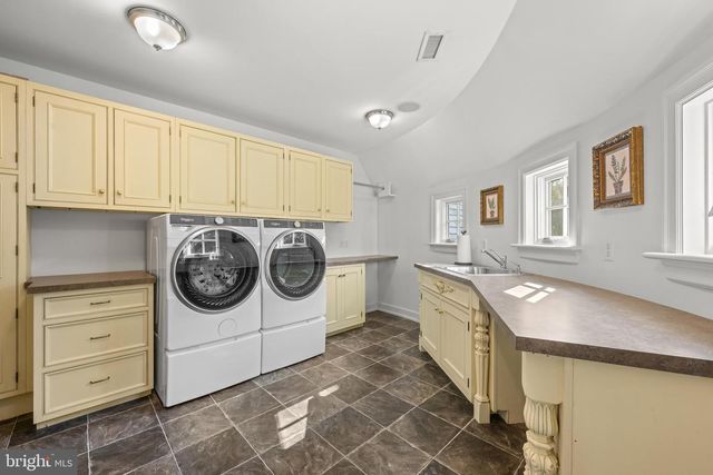 848 PARKES RUN LN, Villanova, PA 19085