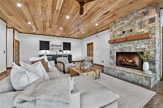 768 Cherokee Circle, Ellijay, GA 30540