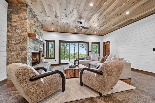 768 Cherokee Circle, Ellijay, GA 30540