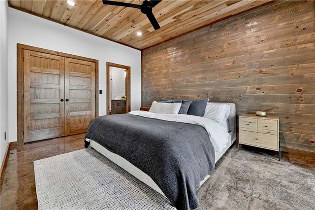 768 Cherokee Circle, Ellijay, GA 30540