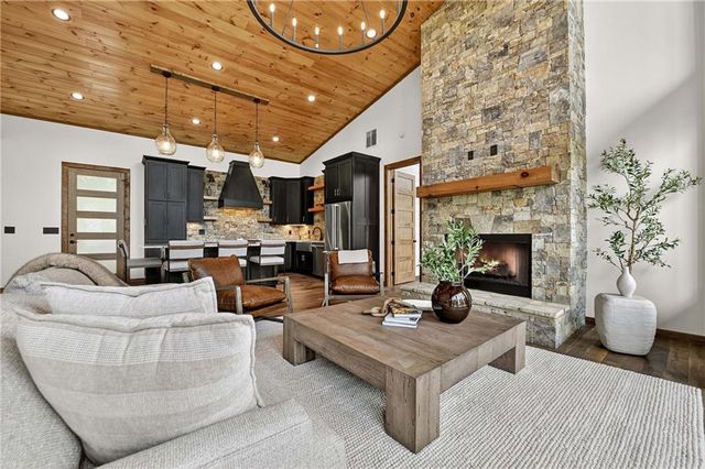 768 Cherokee Circle, Ellijay, GA 30540