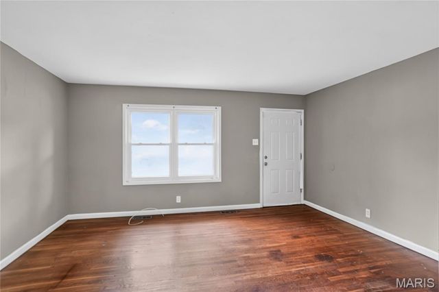 1818 Prior Drive, St Louis, MO 63136