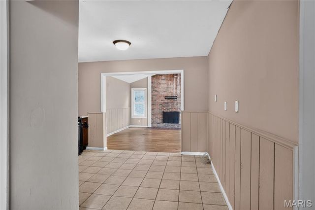 1818 Prior Drive, St Louis, MO 63136