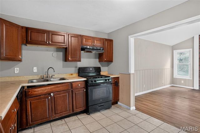 1818 Prior Drive, St Louis, MO 63136