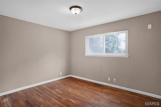 1818 Prior Drive, St Louis, MO 63136