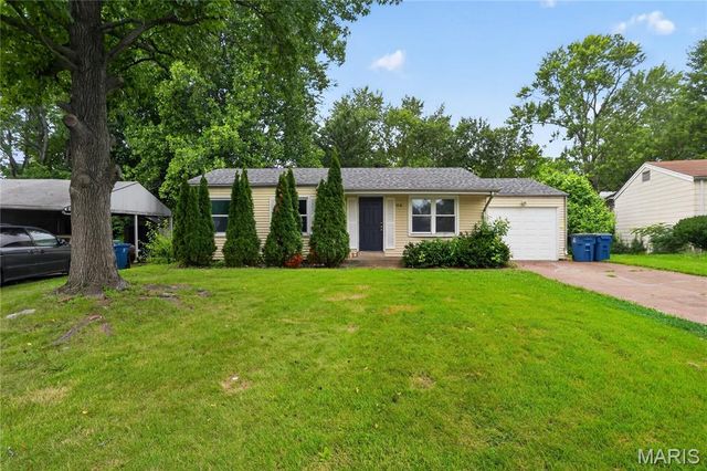 1818 Prior Drive, St Louis, MO 63136