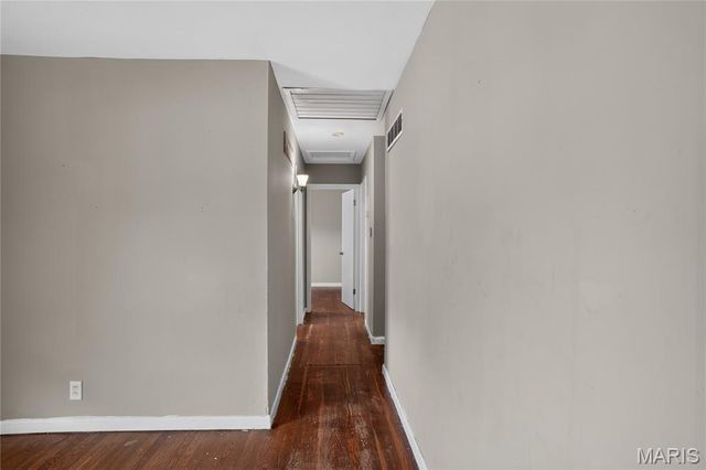 1818 Prior Drive, St Louis, MO 63136