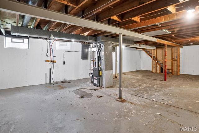 1818 Prior Drive, St Louis, MO 63136