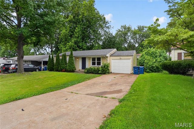1818 Prior Drive, St Louis, MO 63136