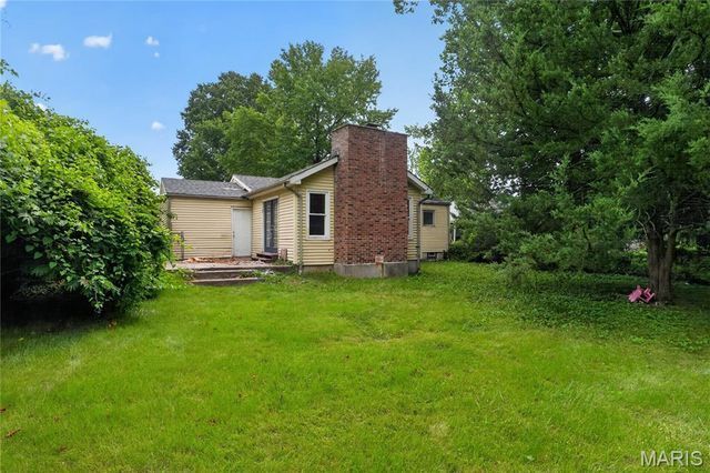1818 Prior Drive, St Louis, MO 63136