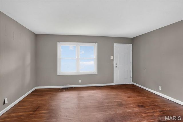 1818 Prior Drive, St Louis, MO 63136