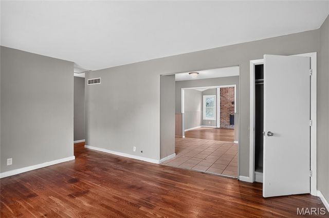 1818 Prior Drive, St Louis, MO 63136
