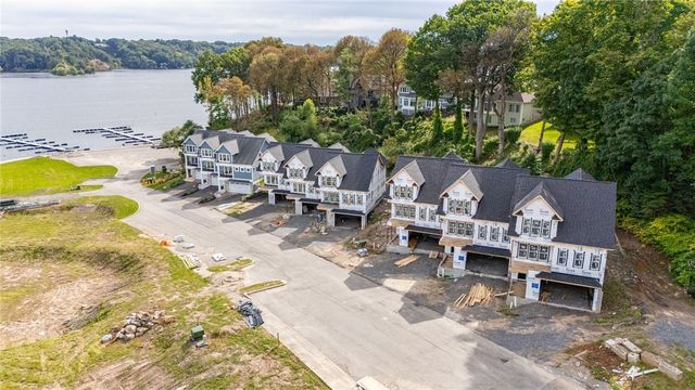 404 Newport Road, Irondequoit, NY 14622