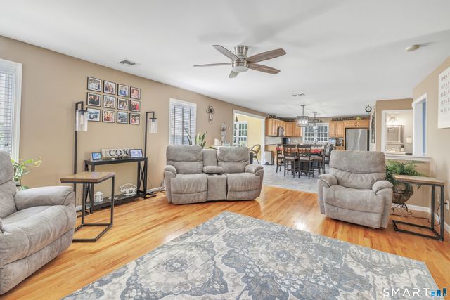11 Ten Coat Lane, Shelton, CT 06484
