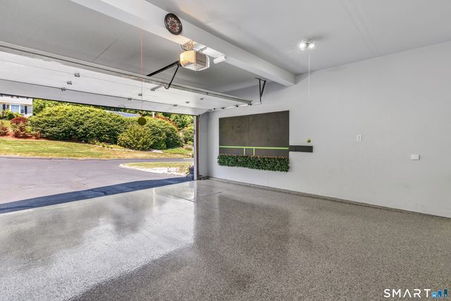 11 Ten Coat Lane, Shelton, CT 06484