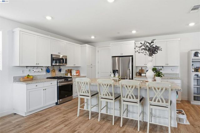 1785 Flaxen Ct, Manteca, CA 95337