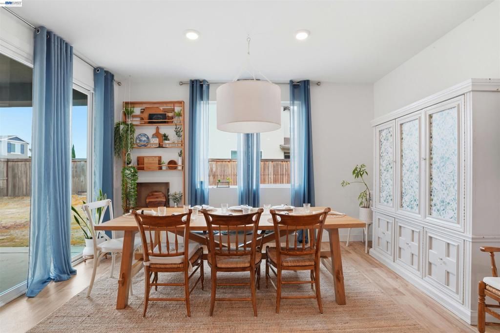 Image 10 of property listing at 1785 Flaxen Ct, Manteca, CA 95337