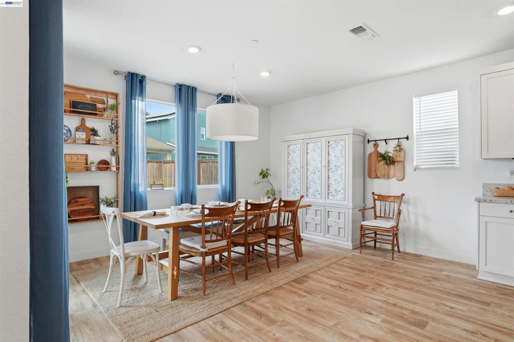 Image 11 of property listing at 1785 Flaxen Ct, Manteca, CA 95337