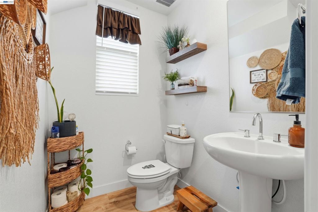 Image 20 of property listing at 1785 Flaxen Ct, Manteca, CA 95337