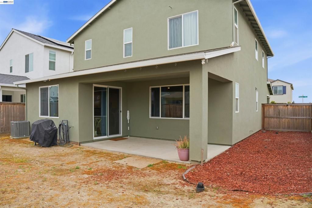 Image 28 of property listing at 1785 Flaxen Ct, Manteca, CA 95337