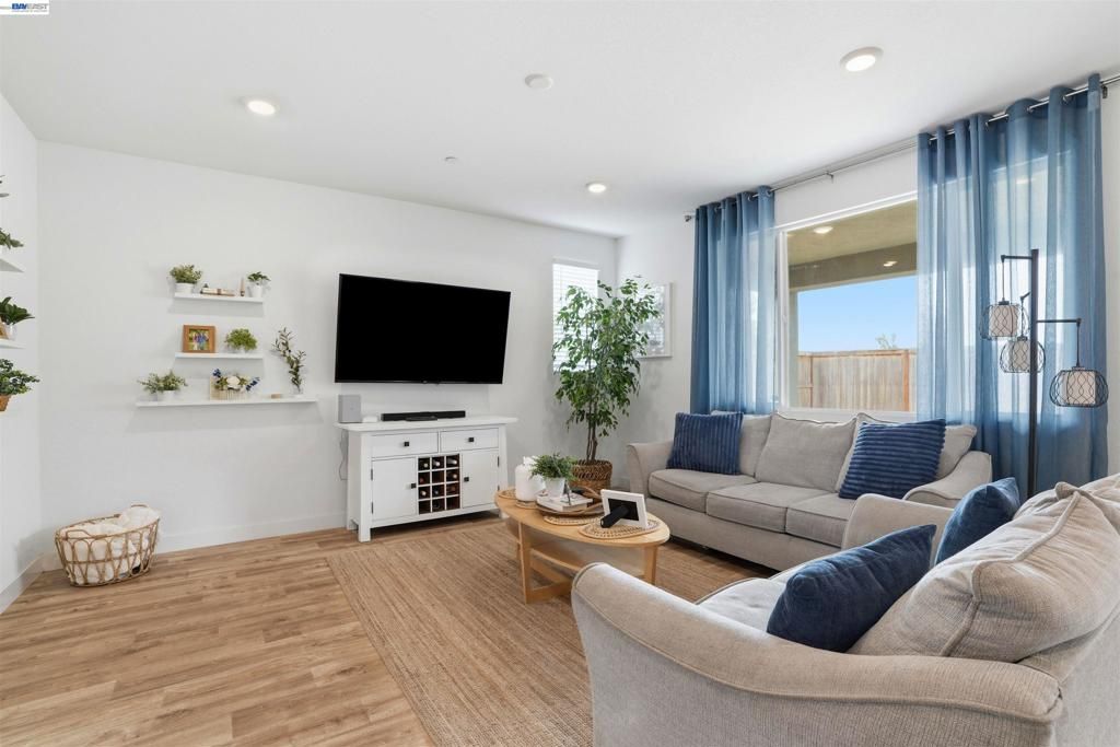 Image 4 of property listing at 1785 Flaxen Ct, Manteca, CA 95337