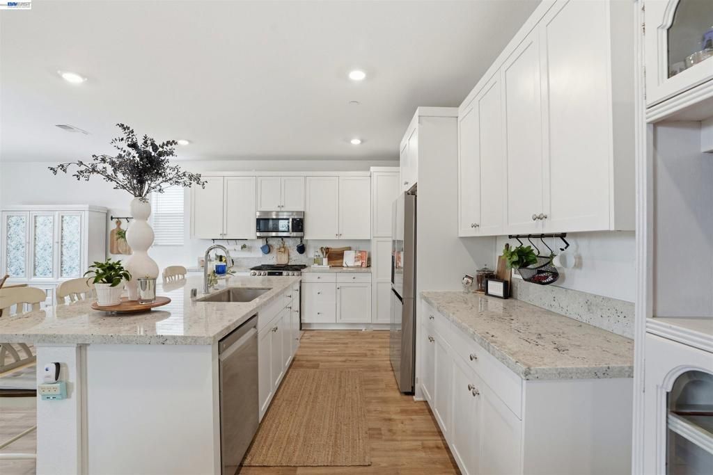 Image 7 of property listing at 1785 Flaxen Ct, Manteca, CA 95337