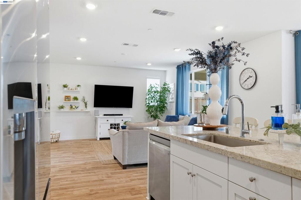 Image 9 of property listing at 1785 Flaxen Ct, Manteca, CA 95337