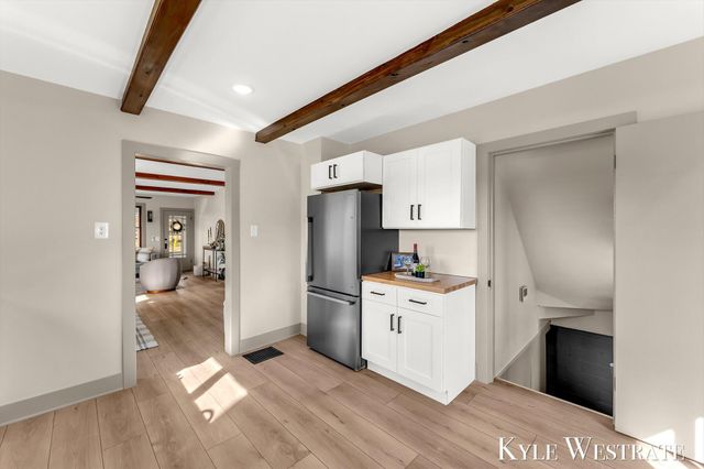 910 W 32nd Street, Holland, MI 49423