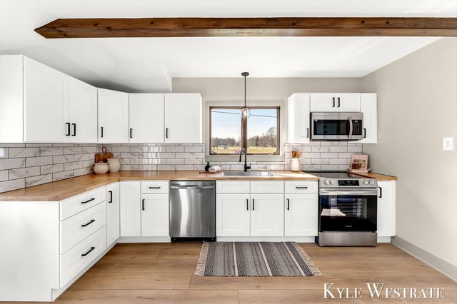 910 W 32nd Street, Holland, MI 49423