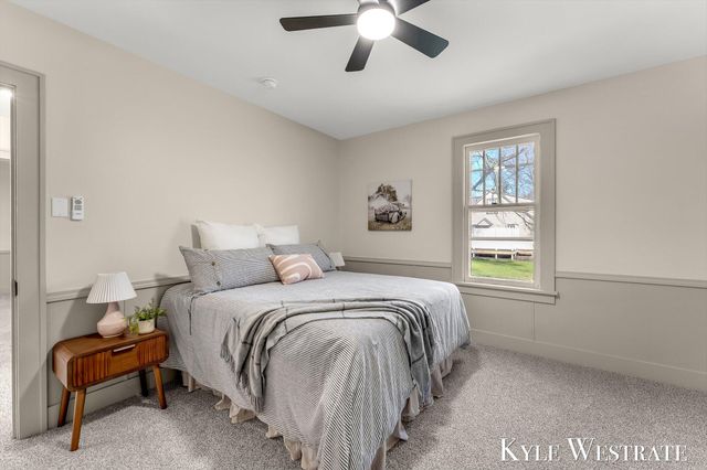 910 W 32nd Street, Holland, MI 49423