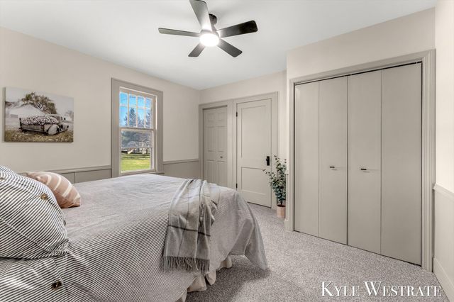 910 W 32nd Street, Holland, MI 49423