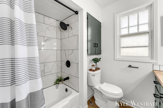 910 W 32nd Street, Holland, MI 49423