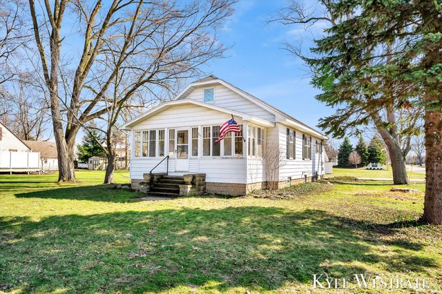 910 W 32nd Street, Holland, MI 49423