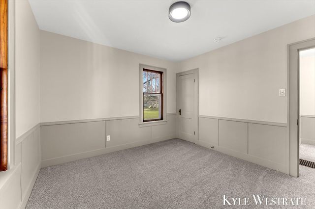 910 W 32nd Street, Holland, MI 49423