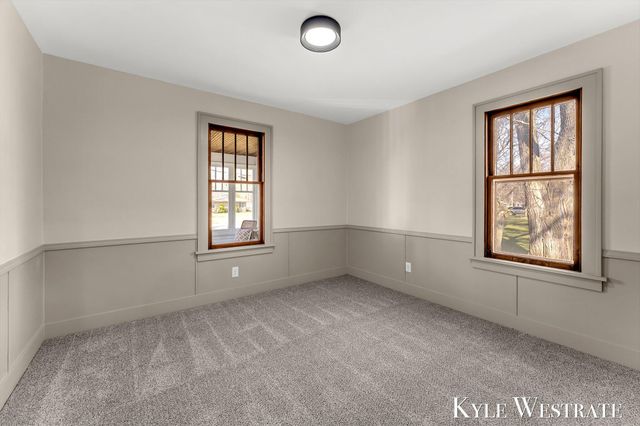 910 W 32nd Street, Holland, MI 49423